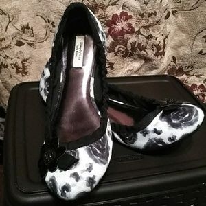 Vera wang flats